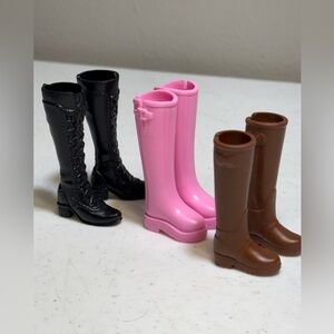 Barbie 2 pairs of boots pink rain boots black heel boots & skippers boots
